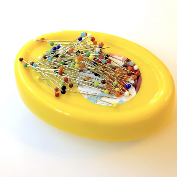 Magnetic Pin Holder with 100 Glasshead Pins | Sewdeliska